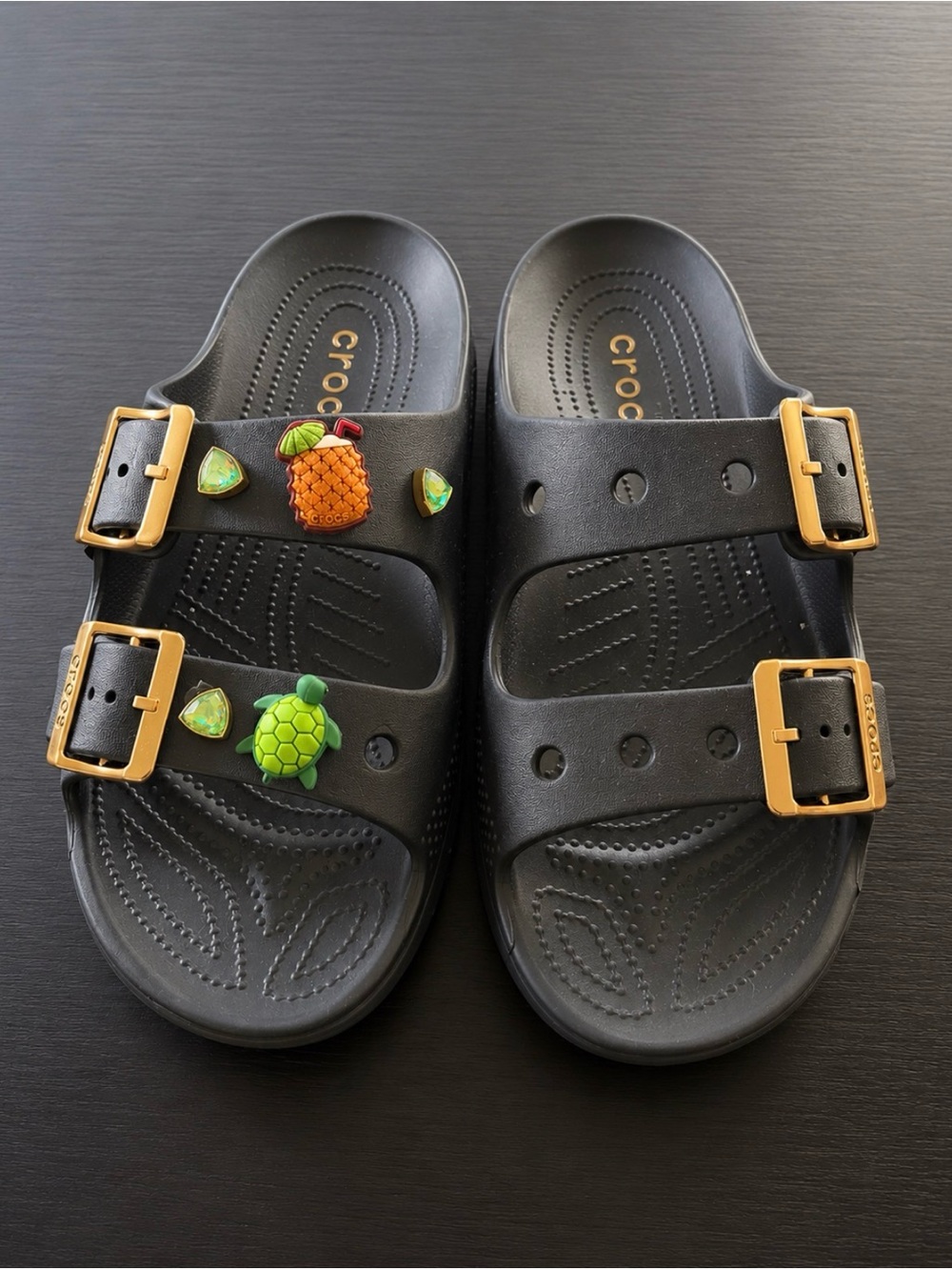 CROCS Women’s Saturday sandal size 11. Jibbitz not included